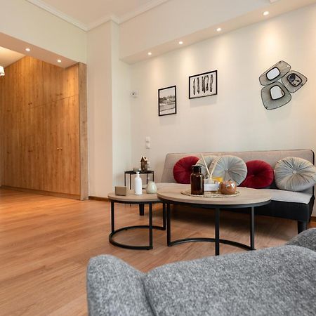 Contemporary Apartment Made Of Wood And Stone. 雅典 外观 照片