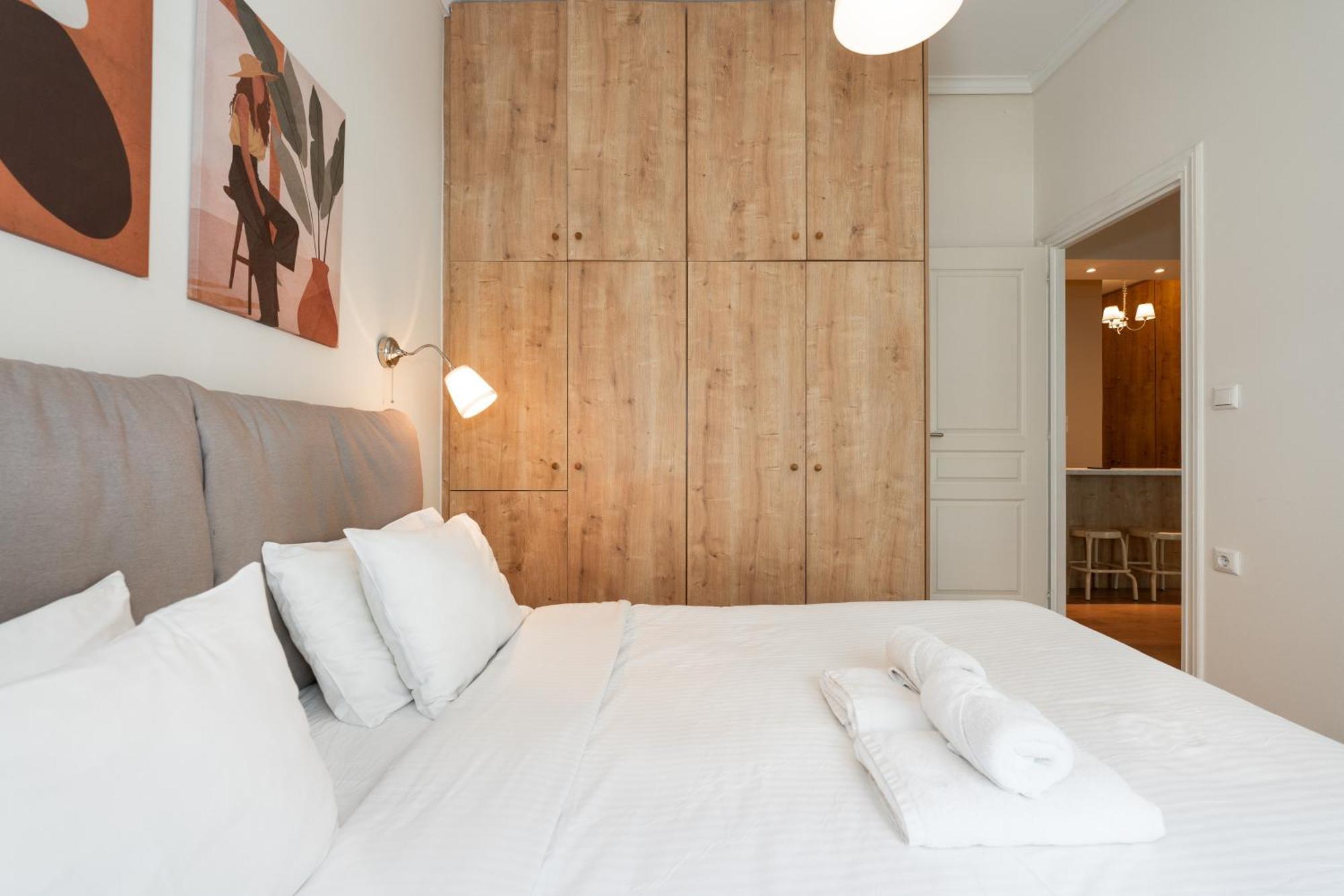 Contemporary Apartment Made Of Wood And Stone. 雅典 外观 照片