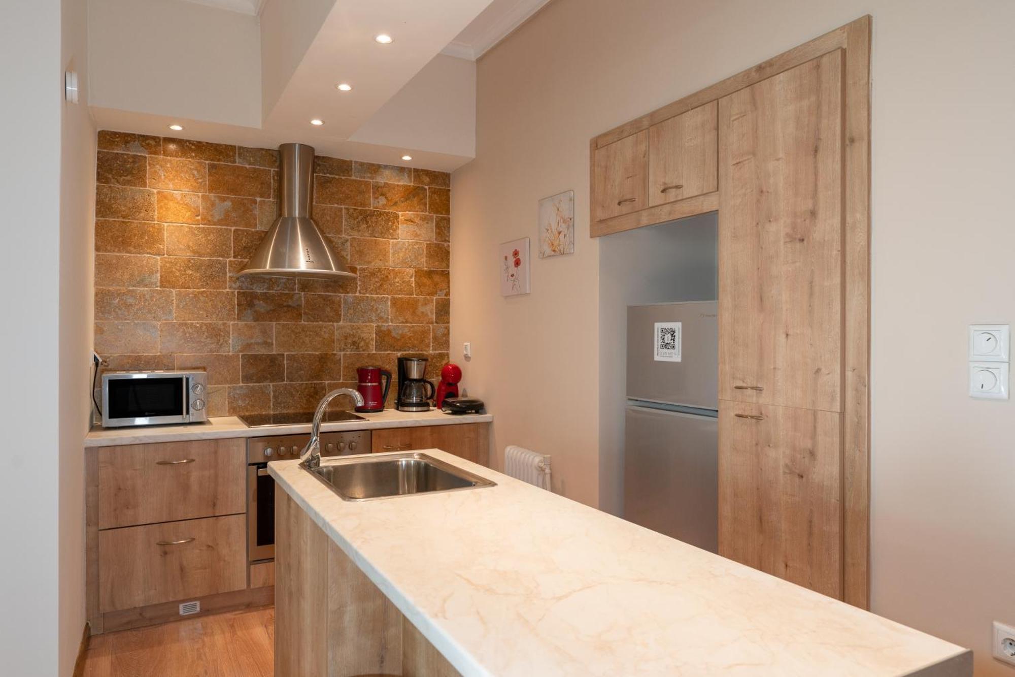 Contemporary Apartment Made Of Wood And Stone. 雅典 外观 照片