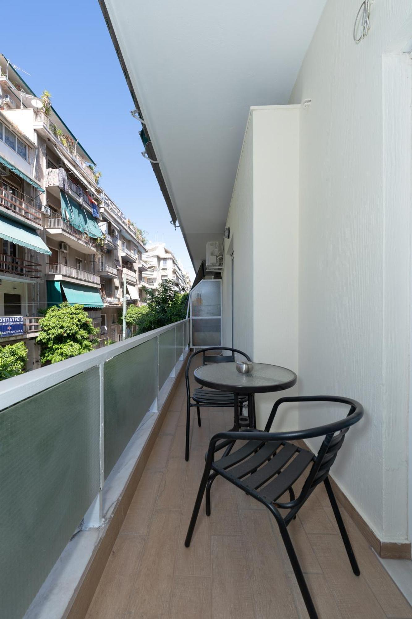 Contemporary Apartment Made Of Wood And Stone. 雅典 外观 照片