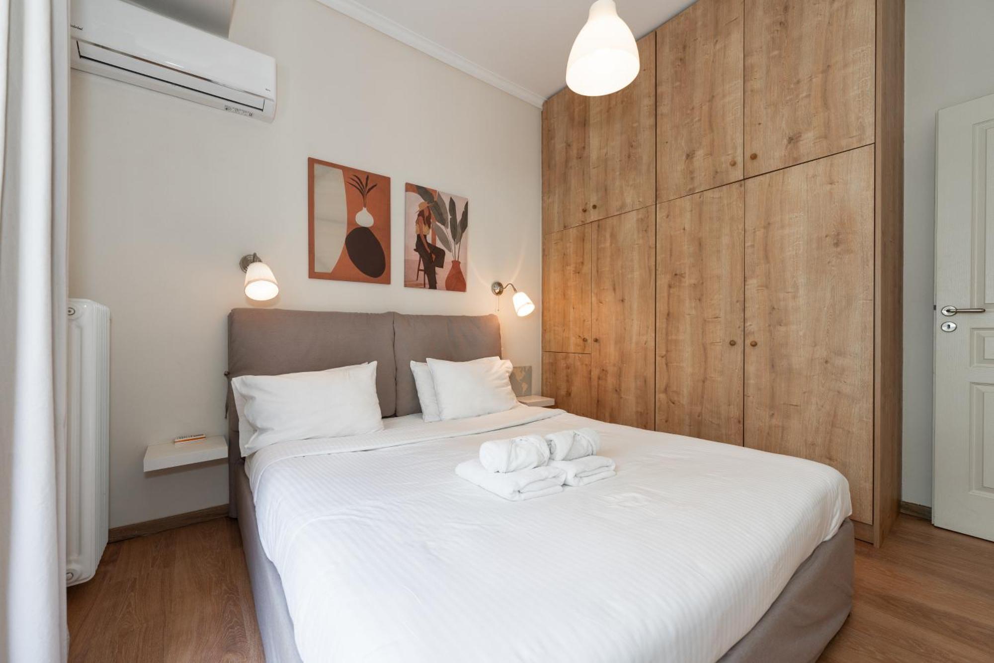 Contemporary Apartment Made Of Wood And Stone. 雅典 外观 照片