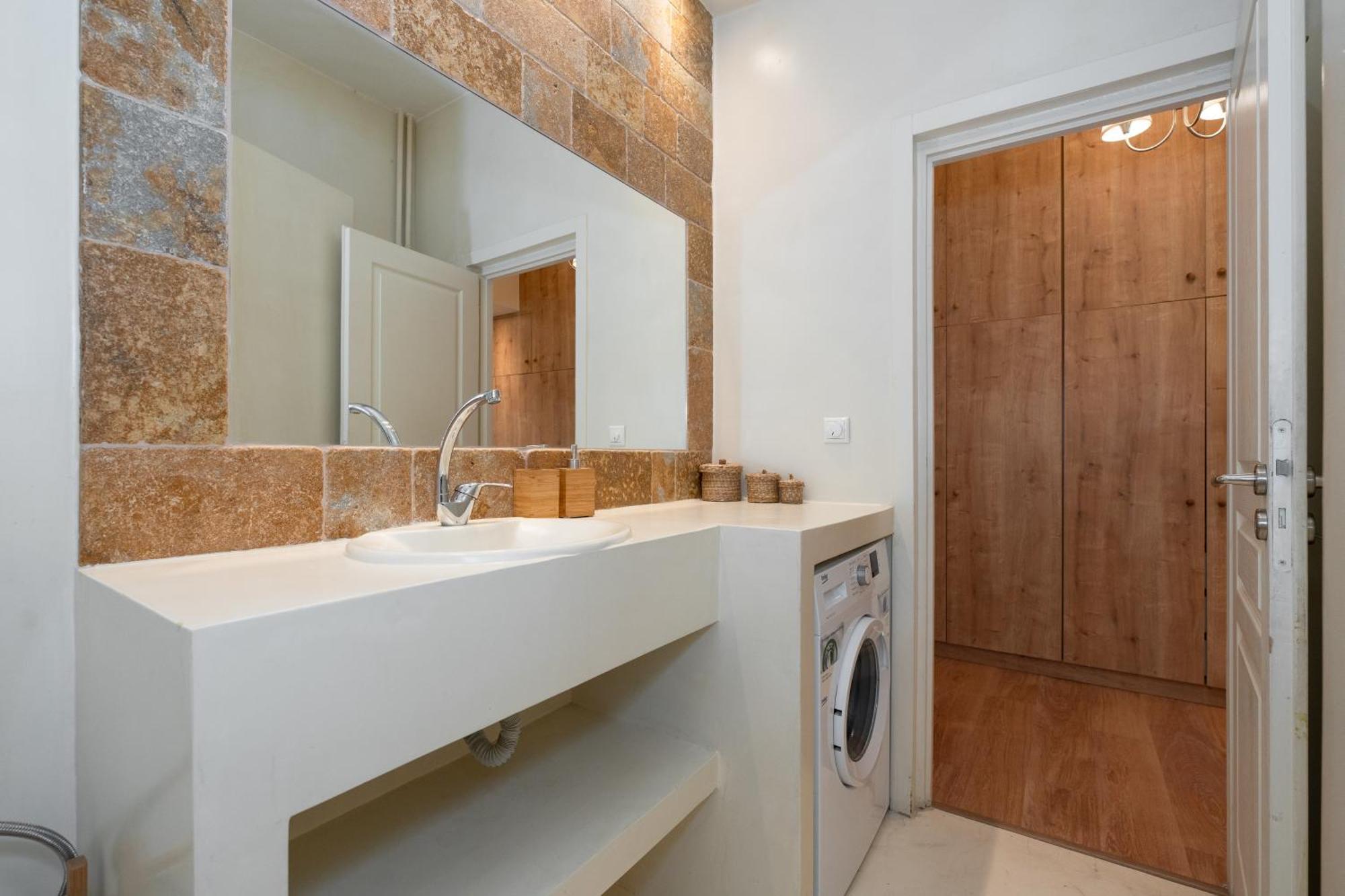 Contemporary Apartment Made Of Wood And Stone. 雅典 外观 照片